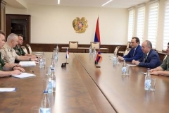 Արշակ Կարապետյանն ու Ռուստամ Մուրադովը քննարկել են իրադրությունը հայ-ադրբեջանական սահմանին