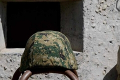 Պաշտոնյաների՝ բանակում մահվան դեպքերի վերաբերյալ հակասական տվյալների հետքերով