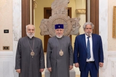 Վեհափառն ու Ռոբերտ Ամստերդամը քննարկել են անազատության մեջ գտնվող եպիսկոպոսների և Սամվել Կարապետյանի նկատմամբ ընթացող իրավական գործընթացները