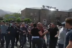 «Նիկոլ թուրք, Աննա էռատո». ծեծկռտուք, գերլարված իրավիճակ է Սյունիքում /ուղիղ միացում/