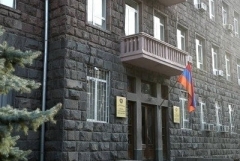 Զոհվածների ծնողներն Արգիշտի Քյարամյանի հետ տեղի ունեցած միջադեպի առնչությամբ ԱԱԾ-ում հարցաքննվում են
