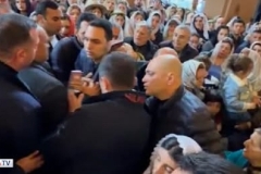 Փաշինյանի թիկնապահները եկեղեցու ներսում քաշքշեցին երիտասարդին. լարված իրավիճակ ստեղծվեց