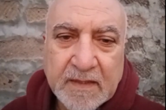 Աղավնո գյուղից դեպի Ծիծեռնավանք բեռնատարներով տեղափոխվում են տասնյակ հրետանիներ՝ Ջերմուկից Գորիս ընկած հատվածը կրակի տակ պահելու համար. Պարույր Հայրիկյան (տեսանյութ)