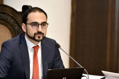 Տիգրան Ավինյանը փորձում է Մեղրիում եղանակ փոխել