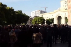 Անհետ կորած ու գերի զինծառայողների ակցիան Կառավարության դիմաց` ուղիղ