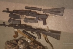 Գորիսում Արցախից բերված «Կալաշնիկովի» ինքնաձիգներ են հայտնաբերվել
