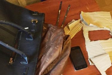 «Գորիս» ՔԿՀ-ում տեսակցության եկած կնոջ պայուսակի թաքստոցից բջջային հեռախոս է հայտնաբերվել. ցանկացել էր այն ամուսնուն փոխանցել