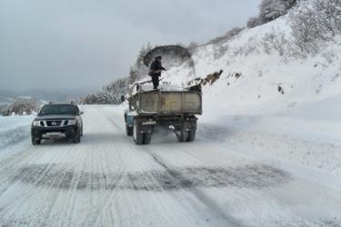 Սիսիանի, Գորիսի, Կապանի և Մեղրու տարածաշրջանների ավտոճանապարհներին ձյուն է տեղում