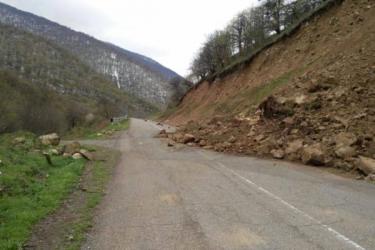 Կապան-Ծավ-Շվանիձոր-Մեղրի Ավտոճանապարհի 36-Րդ Կմ-Ում Տեղի Է Ունեցել Քարաթափում