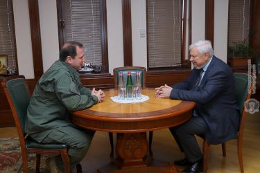 ՀՀ պաշտպանության նախարարն ընդունել է Անջեյ Կասպրշիկին