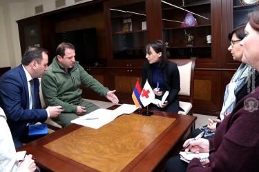 ՀՀ պաշտպանության նախարարն ընդունել է Կարմիր խաչի միջազգային կոմիտեի պատվիրակության ղեկավարին