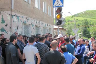 Կապանի կոմբինատում իրավիճակը սրվում է. Ուշկովը սպառնում է կրճատումներով, իսկ հանքագործները՝ նրա հրաժարականով