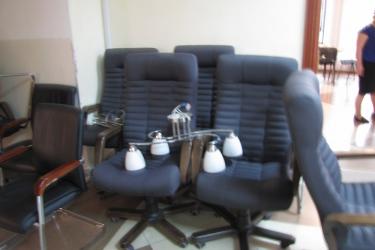 Ընչաքաղցին հատուկ նոր արարք. Վահեն մարզպետարանի շենքից գույք է հանել