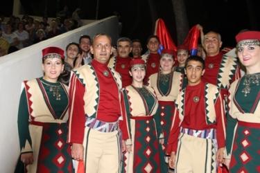 Հայկական պարեր՝ հունական բեմում
