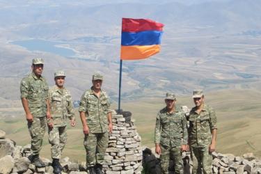 Աղոթարանի լեռնագագաթին հայ զինվորների հաստատուն ներկայությունն է