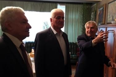 ԵՊՀ ՏՆՏԵՍԱԳԻՏՈՒԹՅԱՆ ՏԵՍՈՒԹՅԱՆ ԱՄԲԻՈՆԻ ՊԱՏՎԱՎՈՐ ՎԱՐԻՉ, ՊՐՈՖԵՍՈՐ Գ. ՂԱՐԻԲՅԱՆԸ ՆՇՈՒՄ Է ԾՆՆԴՅԱՆ 90-ԱՄՅԱԿԸ