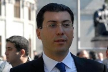 Լիճքի հանքագործները թույլ չեն տալիս տեխնիկայի դուրս բերում՝ պահանջելով Միշիկին ու Վահեին