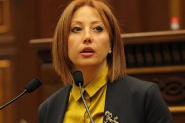 «Մշտապես գործելու են պարենային, տնտեսական ապրանքների խանութները, դեղատներն ու հացի արտադրամասերը». Գայանե Աբրահամյան