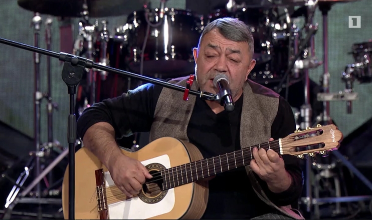 Կապանի մշակույթի կենտրոնի բեմահարթակում Ռուբեն Հախվերդյանն էր