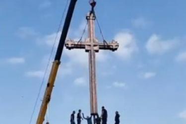 Գորիսում 11 մետրանոց պղնձաձույլ խաչ է կանգնեցվել (տեսանյութ)