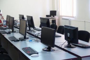 ՀՀ դպրոցների 50 տոկոսում մինչեւ տարեվերջ ռոբոտիկայի «Արմաթ» լաբորատորիաներ կլինեն
