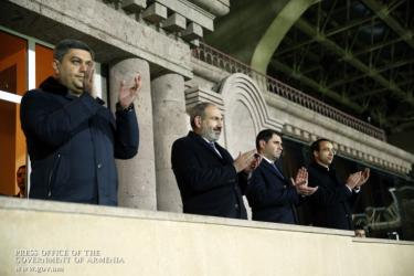 Վարչապետը մարզադաշտից հետևել է Հայաստան-Ֆինլանդիա հանդիպմանը (լուսանկարներ)