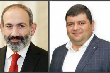 Վարչապետը մարզկենտրոնի հանրահավաքում ողջունել է Կապանի համայնքապետ Գեւորգ Փարսյանին