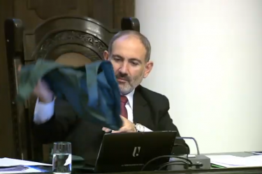 Պաշտոնյաններն այսուհետ սետկաներով պետք է առևտուր անելու գնան, իսկ 2022 թվականից կարգելվի պոլիէթիլենային պարկերի և տոպրակների վաճառքն ու իրացումը